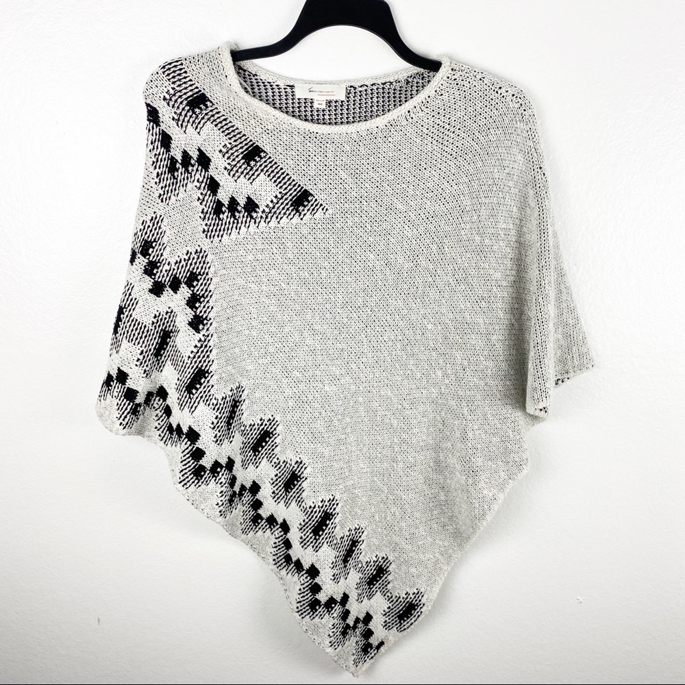 TWO By VINCE CAMUTO Aztec Print Poncho Size XS Southwestern Boho Casual Chic